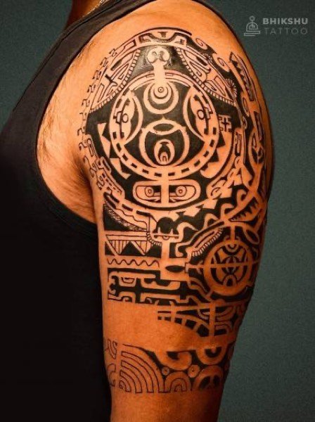Maori tribal shoulder and upper arm tattoo